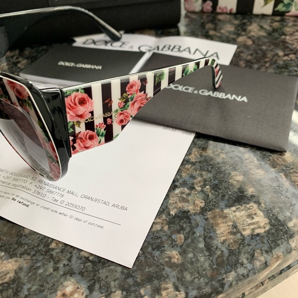 dolce & Cabbana sunglasses authentic with receipt - Picture 2 of 7